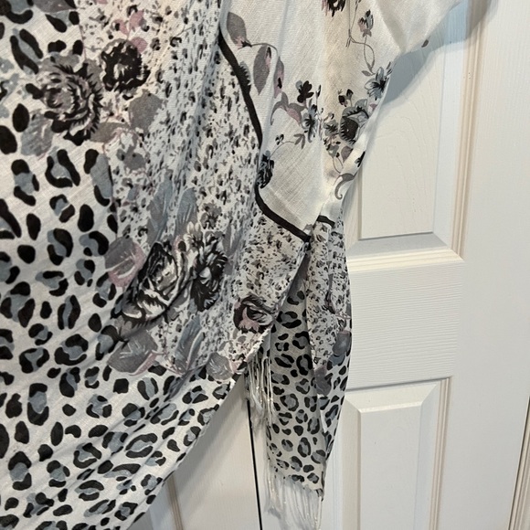 Ellemairco Kimono - Picture 3 of 5